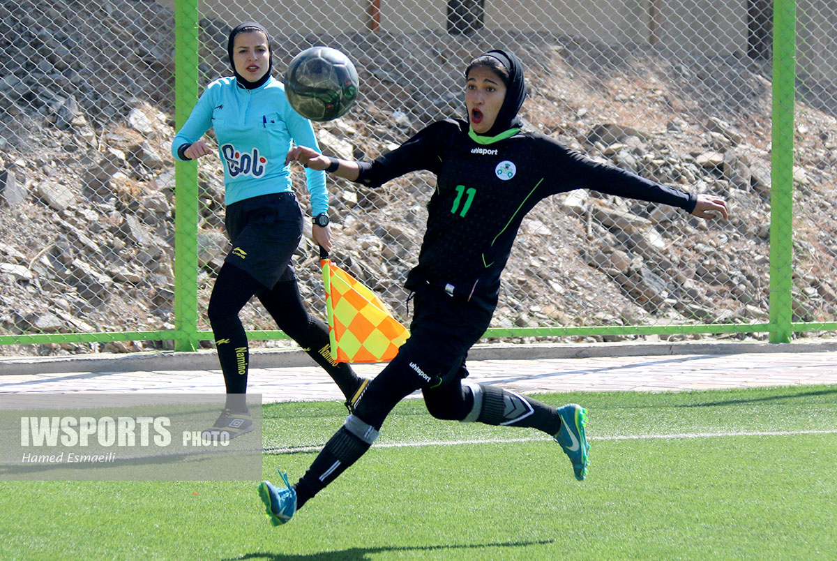 دیدار ذوب آهن و خیبر خرم آباد در لیگ برتر فوتبال زنان