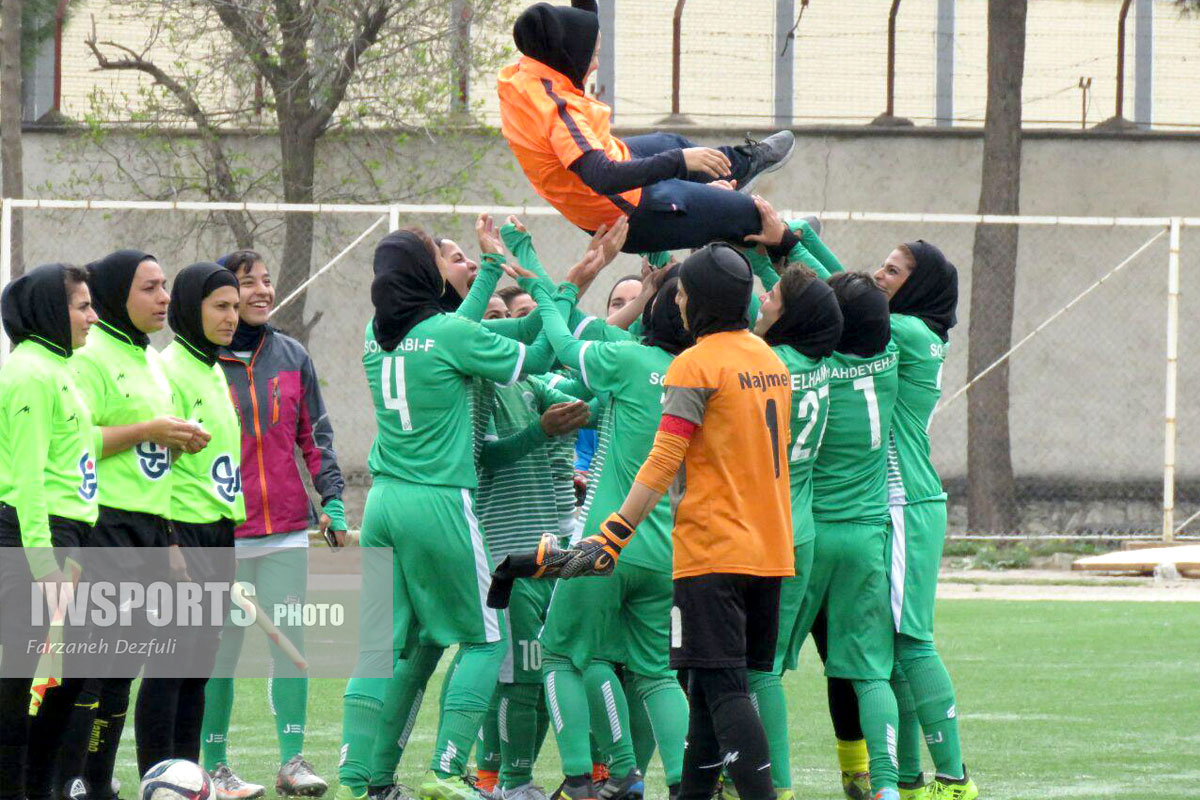 تصاویر دیدار تیم های منتخب فارس و شهرداری سیرجان در لیگ برتر فوتبال زنان