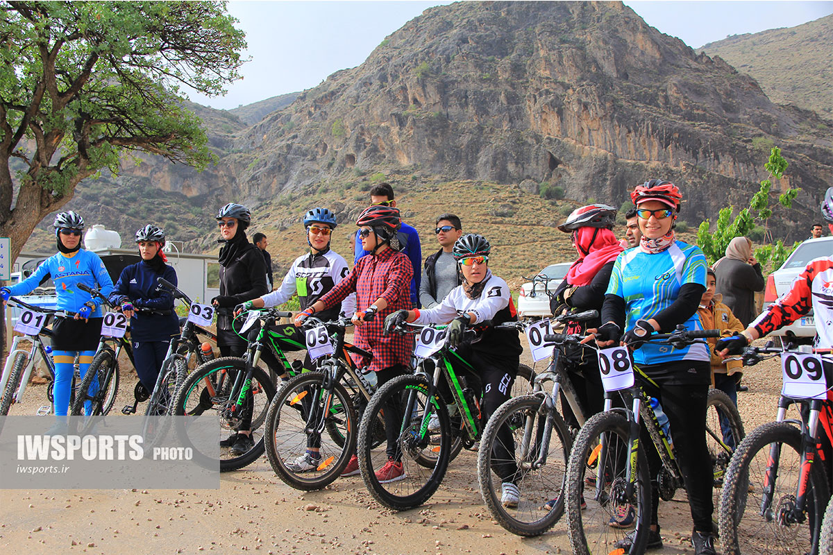 تصاویر مسابقات دوچرخه سواری بانوان در شیراز