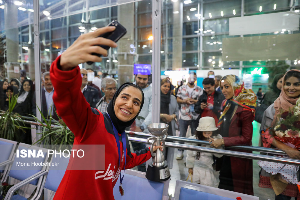 استقبال از تیم ملی فوتسال بانوان پس از قهرمانی آسیا در بازگشت به ایران