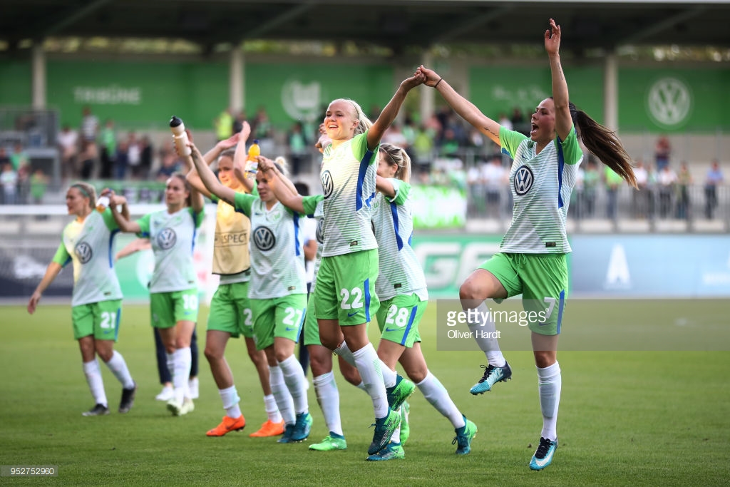 تصاویر دور برگشت نیمه نهایی لیگ قهرمانان زنان اروپا