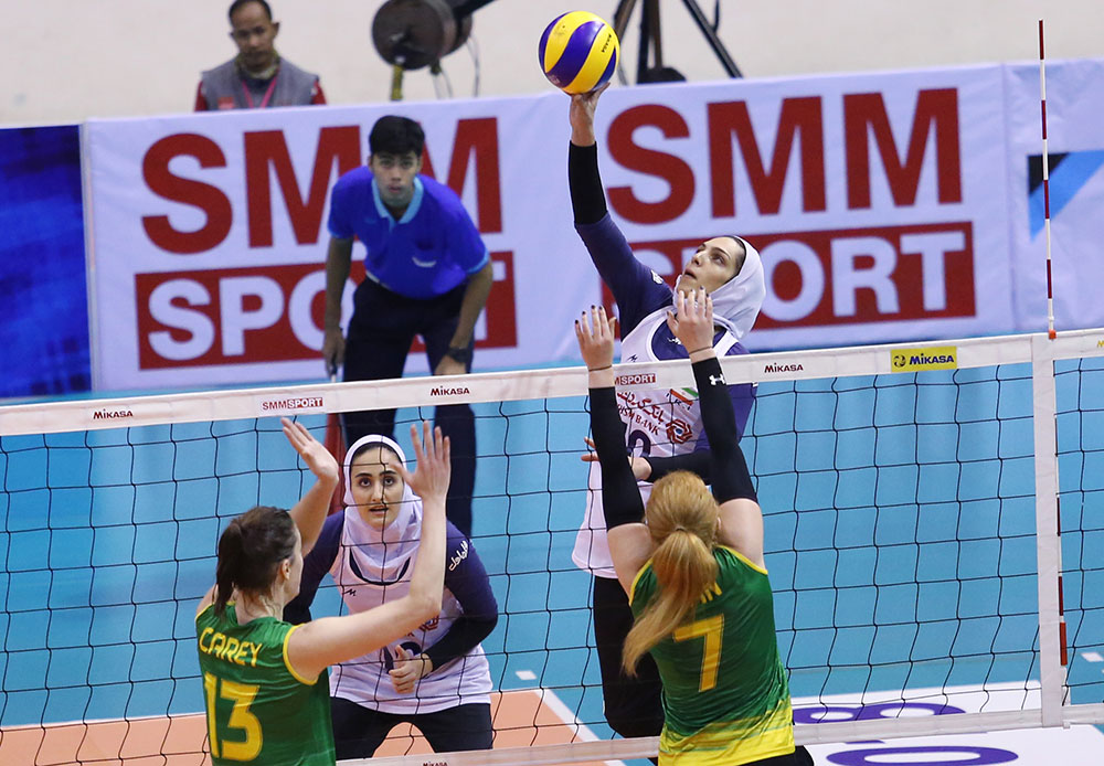 ایران و کره جنوبی | آغاز نبرد دختران بلند قامت ایران در والیبال آسیا |  چشم امید به مائده