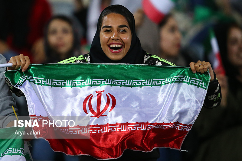 تصاویر اولین حضور زنان در ورزشگاه آزادی در دیدار ایران بولیوی
