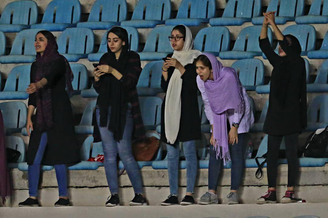جریمه کارون اروند به دلیل حضور زنان در ورزشگاه خرمشهر