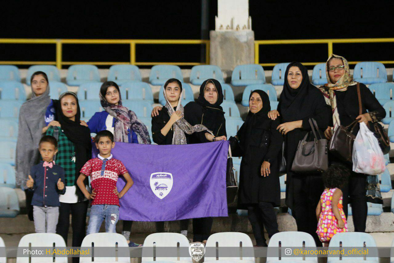 تصاویر حضور بانوان در ورزشگاه در خرمشهر در لیگ دسته اول