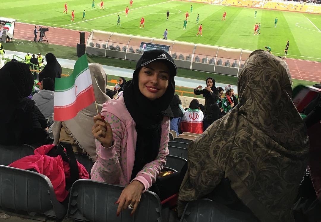 ویدئو نفسیه روشن در ورزشگاه آزادی و دیدار ایران و بولیوی