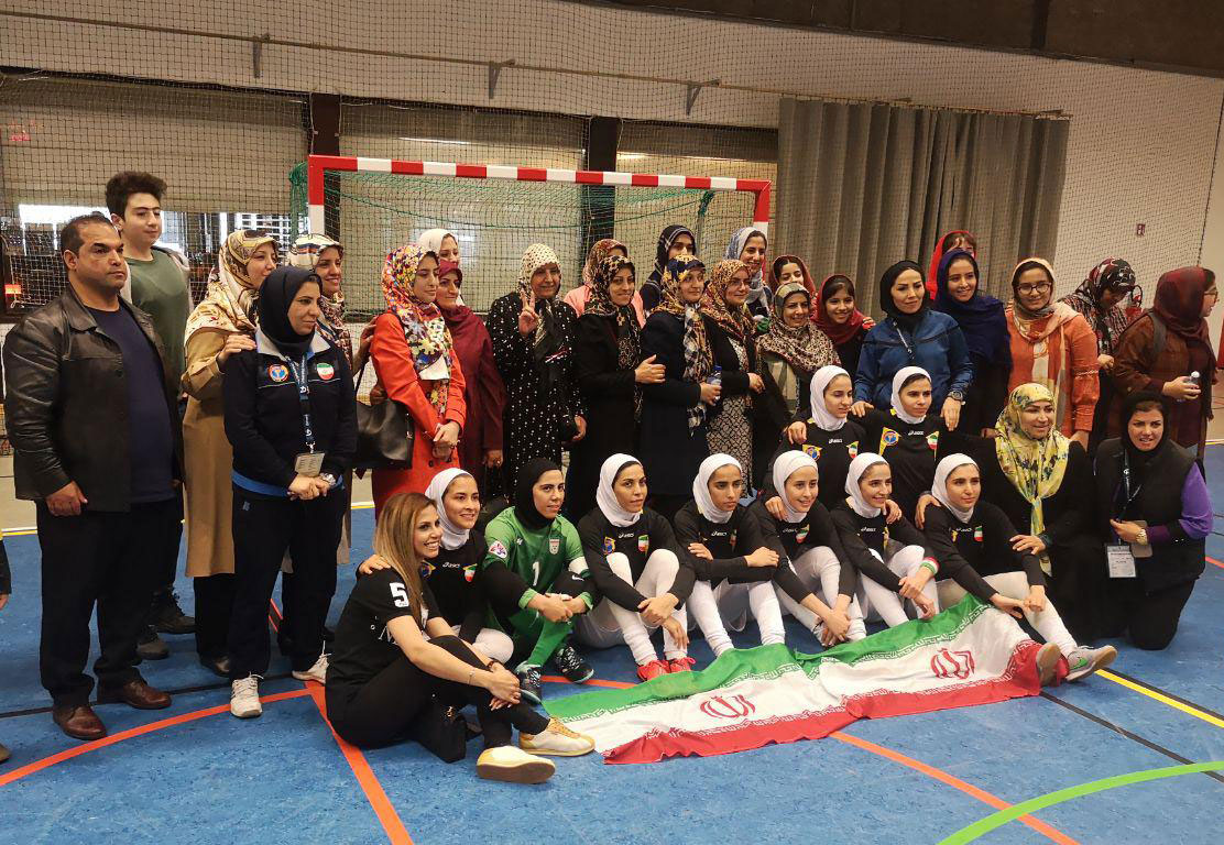 ایران ۱ (۳) – (۲) ۱ اسپانیا | قهرمانی دختران فوتسال ایران در بلژیک ؛ پیام فرزانه توسلی به تیم ملی