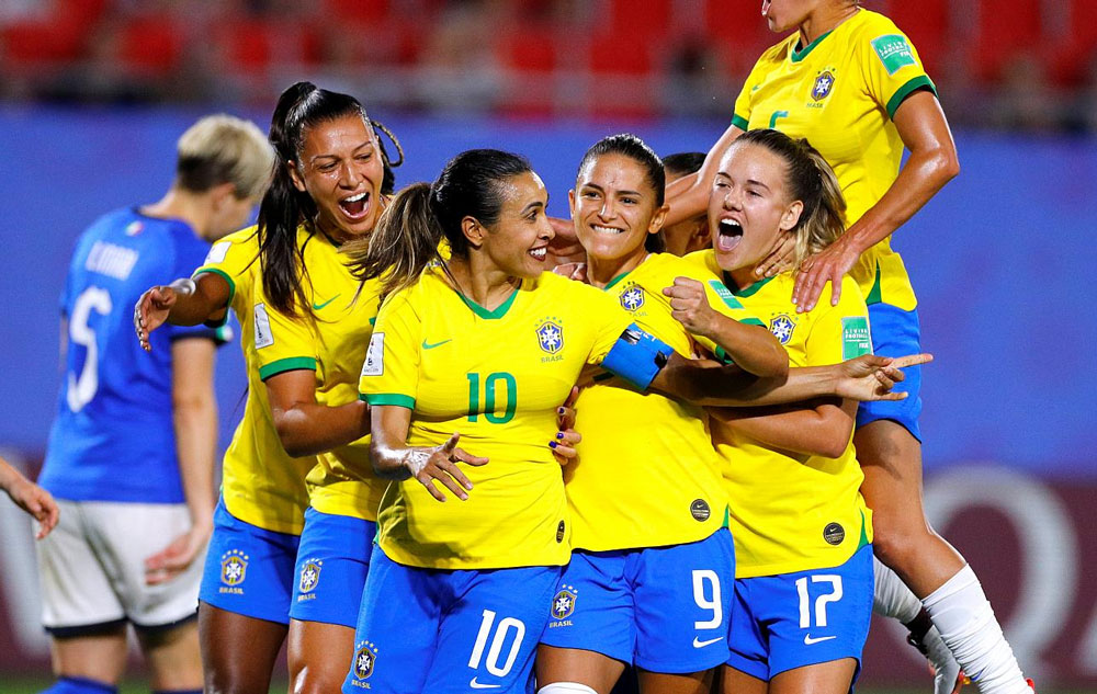 نگاهی بر خواسته زنان فوتبالیست | دستمزد برابر نه! فرصت های برابر