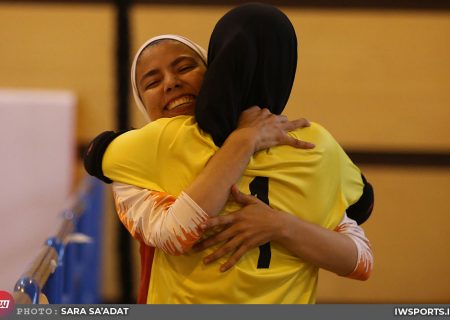 ویدئو اهدای جام قهرمانی لیگ برتر فوتسال بانوان به مس رفسنجان