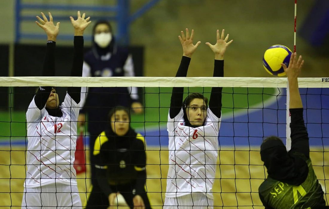 پیروزی دختران والیبالیست ستارگان فارس برابر ریف اصفهان