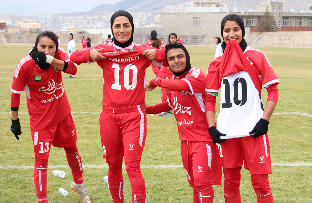 تیم-فوتبال-زنان-وچان-کردستان-فاطمه-اردستانی-سمیه-خرمی-شیوا-فاضلی