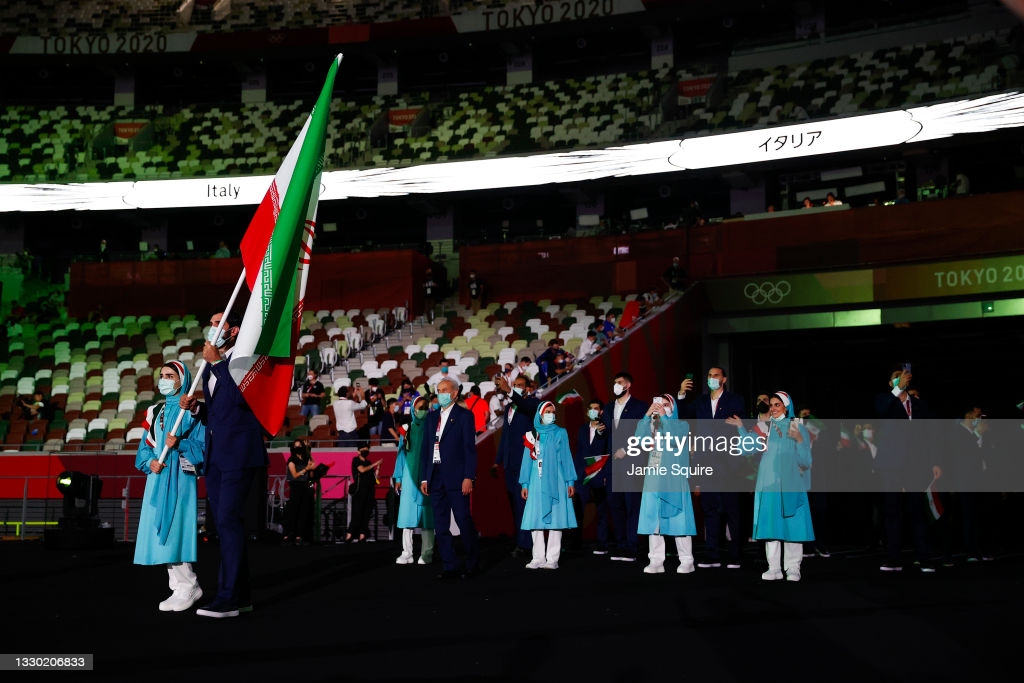 رژه کاروان ایران در المپیک توکیو | لباس فیروزه ای حذف نشد