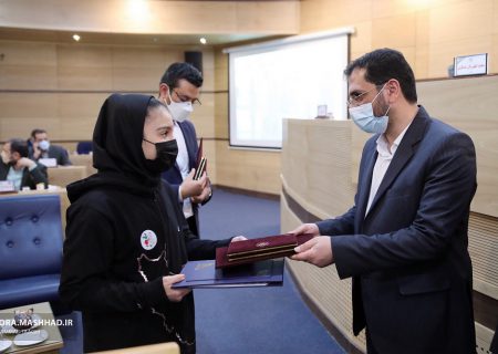 شورای شهر مشهد از ۲ دختر ورزنه بردار تقدیر کرد