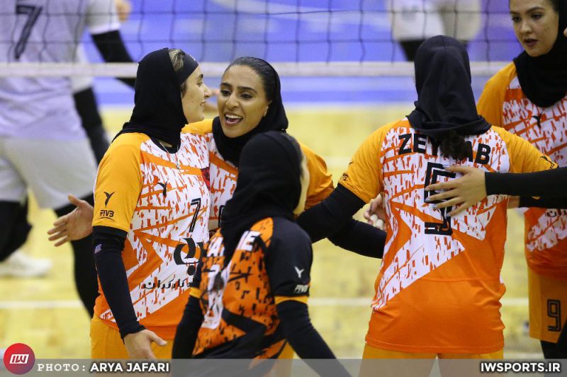فاطمه ایدلخانی دیدار ذوب آهن اصفهان و مس رفسنجان در لیگ برتر والیبال بانوان