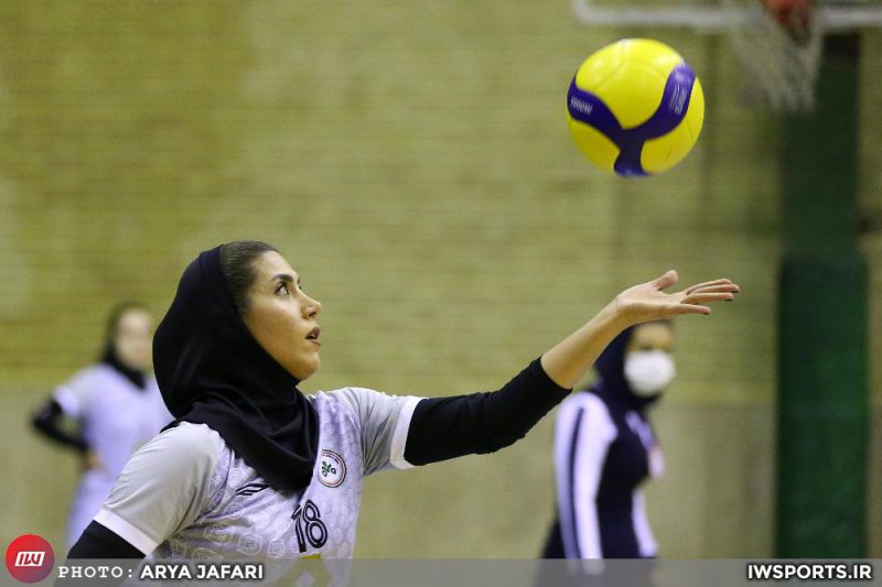 دیدار ذوب آهن اصفهان و مس رفسنجان در لیگ والیبال مائده اسکندری
