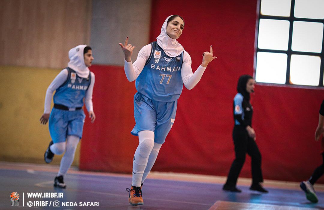 آغاز لیگ بسکتبال زنان با پیروزی بهمن، داتیس و ذوب آهن