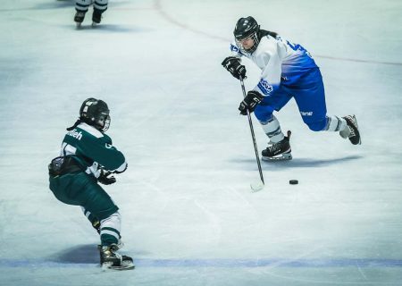 گزارش NBC از ایران متفاوت و دختران هاکی روی یخ