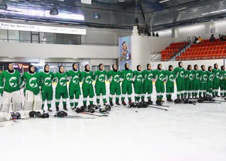 طنین سرود ملی در دیدار ایران و امارات (ویدئو)