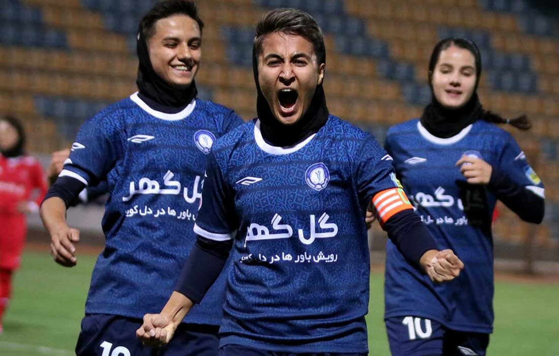 طوفان گلگهر برابر ایساتیس | برد پرسپولیس در خانه