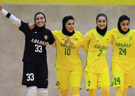 استقلال، نفت آبادان و مس حریفانشان را گلباران کردند