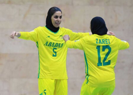 نفت آبادان گلباران کرد | گریز مس کرمان از شکست