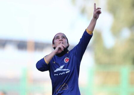 پیروزی خاتون بر گل‌گهر در نبرد پرگل سیرجان